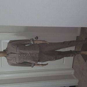 Body by Victoria 12 jacket 8 pants khaki pant suit accordian tale cup buttons